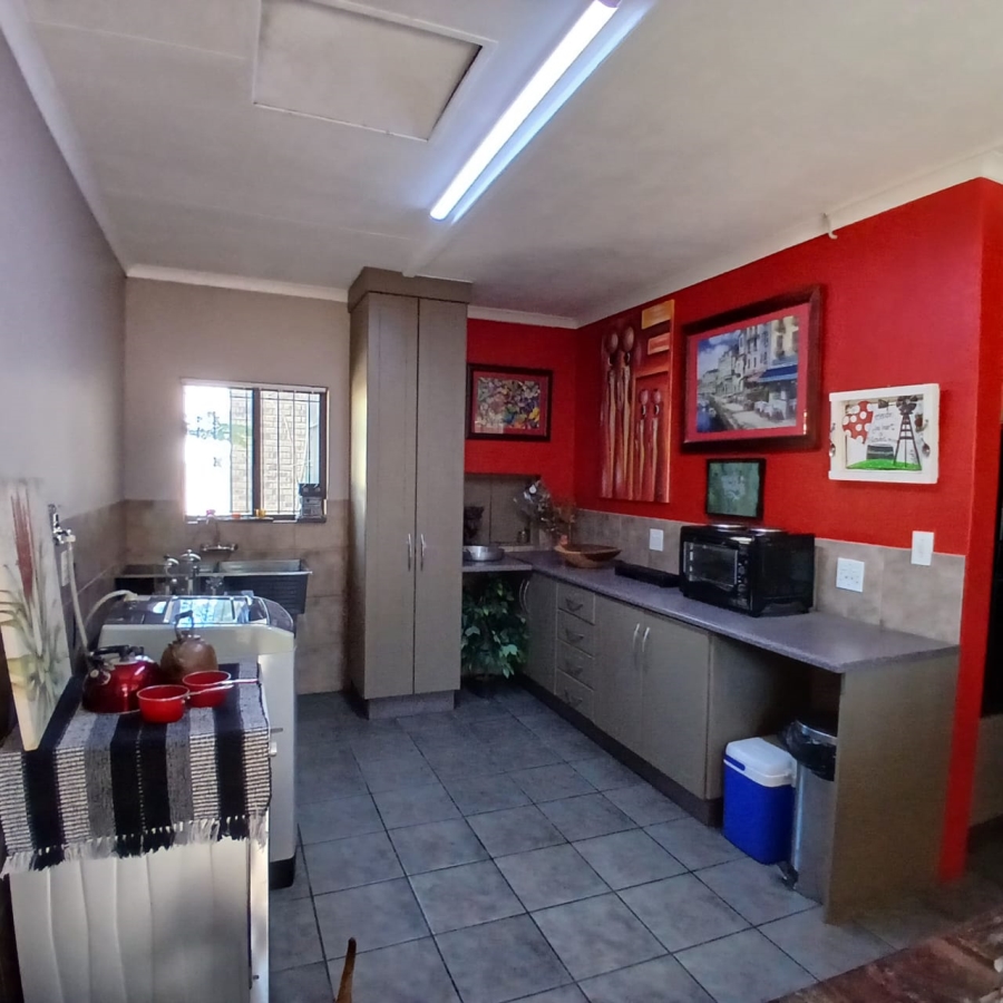 6 Bedroom Property for Sale in White River Estates Mpumalanga