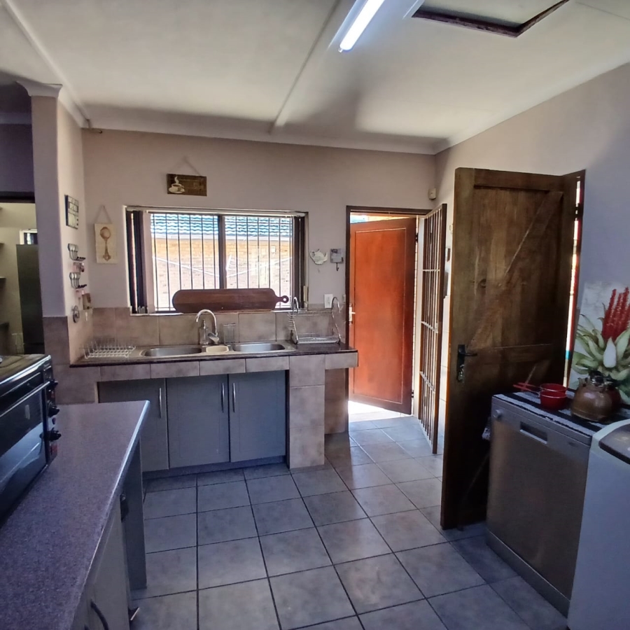 6 Bedroom Property for Sale in White River Estates Mpumalanga