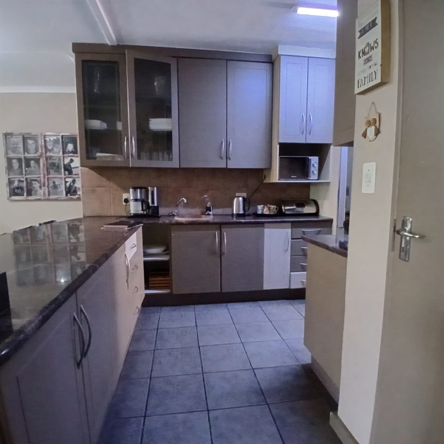 6 Bedroom Property for Sale in White River Estates Mpumalanga