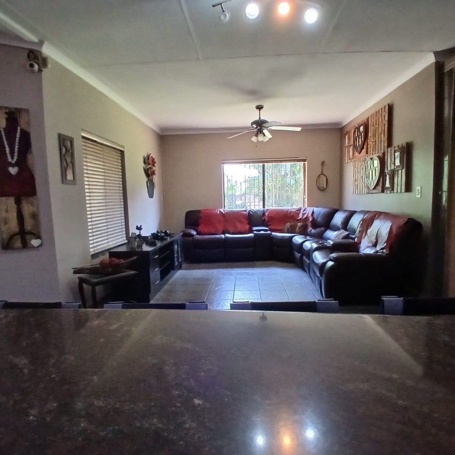6 Bedroom Property for Sale in White River Estates Mpumalanga
