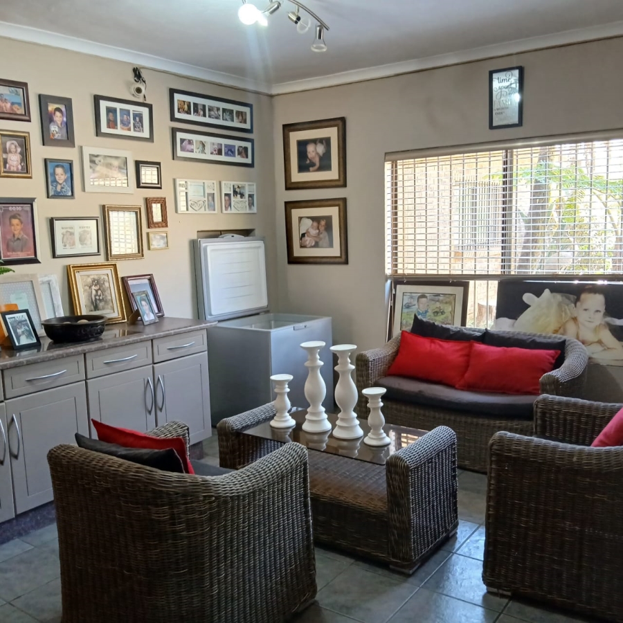 6 Bedroom Property for Sale in White River Estates Mpumalanga
