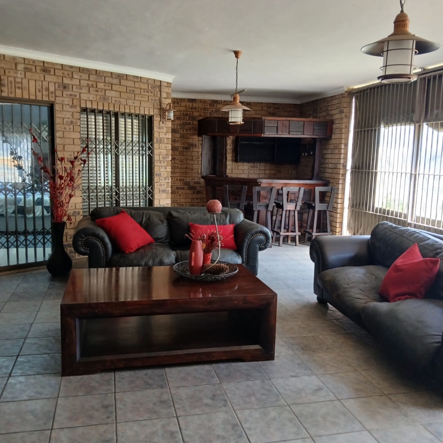 6 Bedroom Property for Sale in White River Estates Mpumalanga