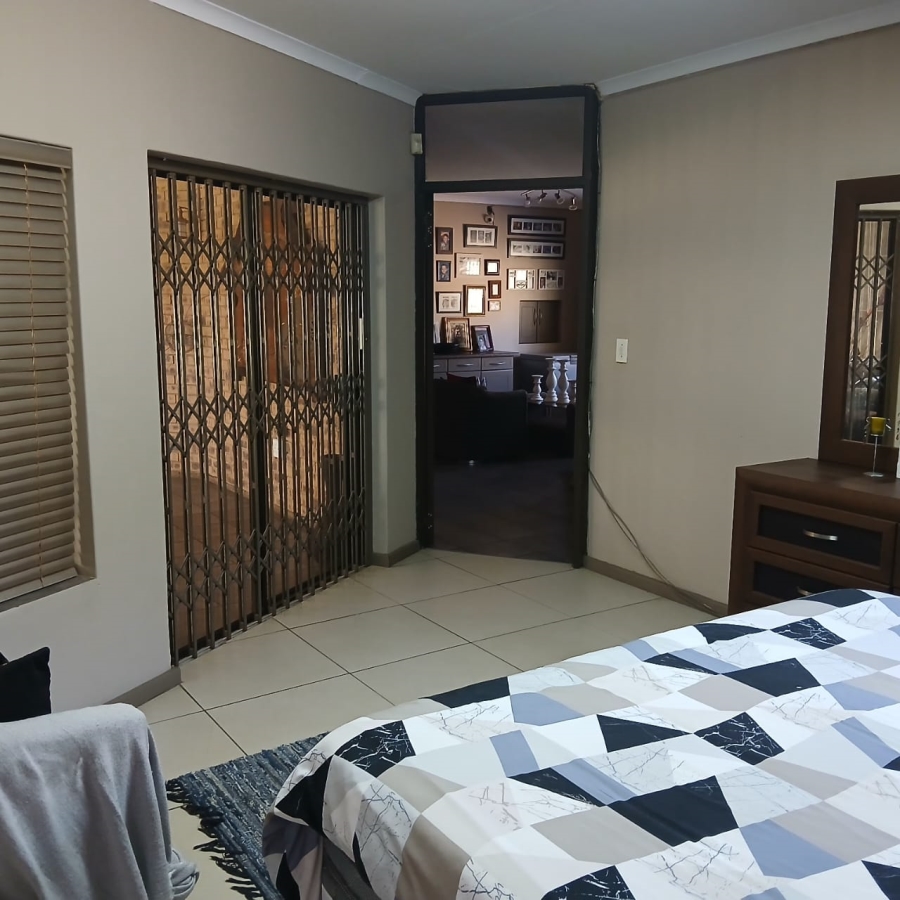 6 Bedroom Property for Sale in White River Estates Mpumalanga