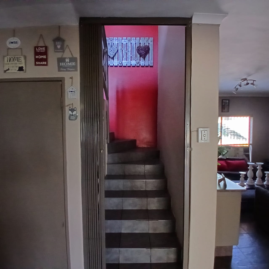 6 Bedroom Property for Sale in White River Estates Mpumalanga
