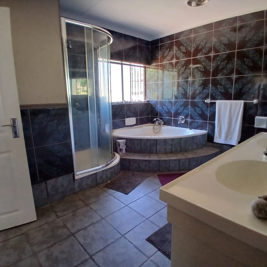 6 Bedroom Property for Sale in White River Estates Mpumalanga