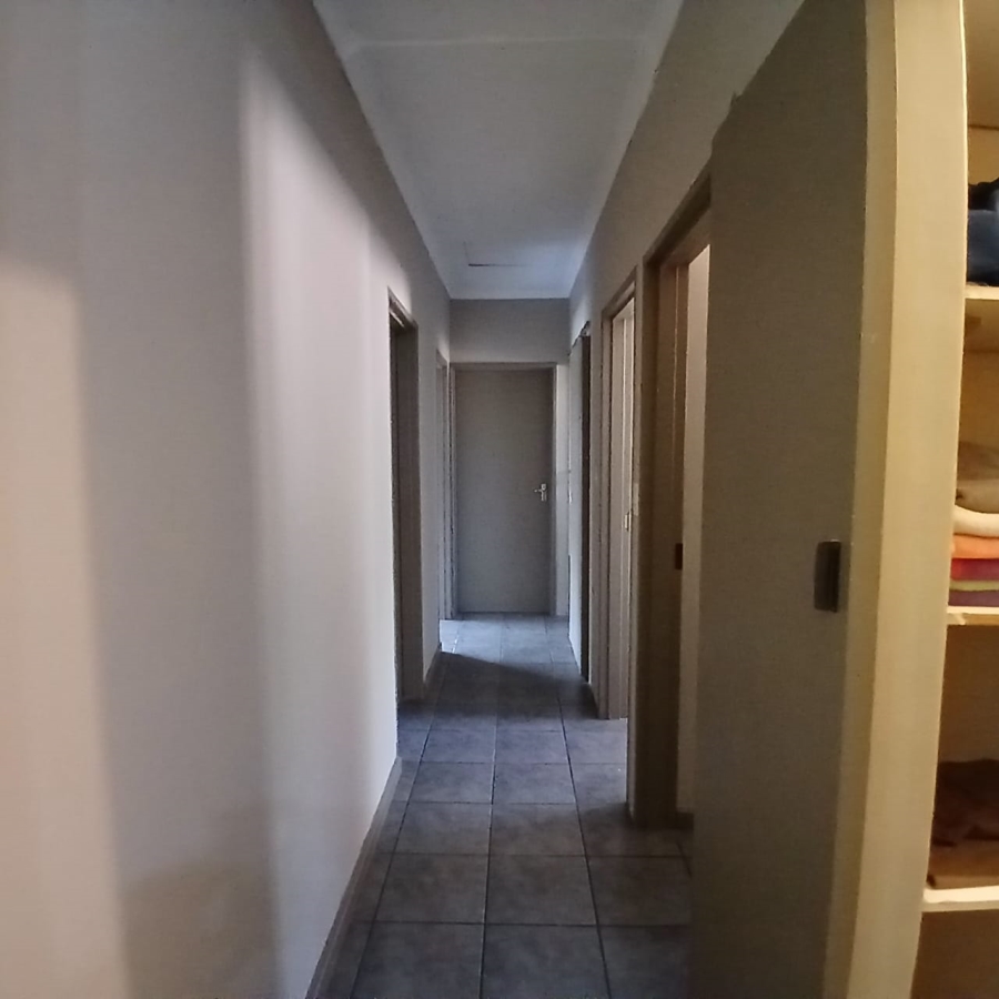 6 Bedroom Property for Sale in White River Estates Mpumalanga