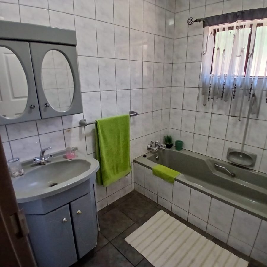 6 Bedroom Property for Sale in White River Estates Mpumalanga