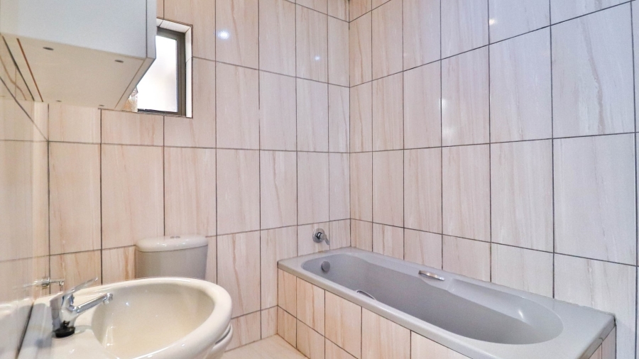 5 Bedroom Property for Sale in Elawini Lifestyle Estate Mpumalanga
