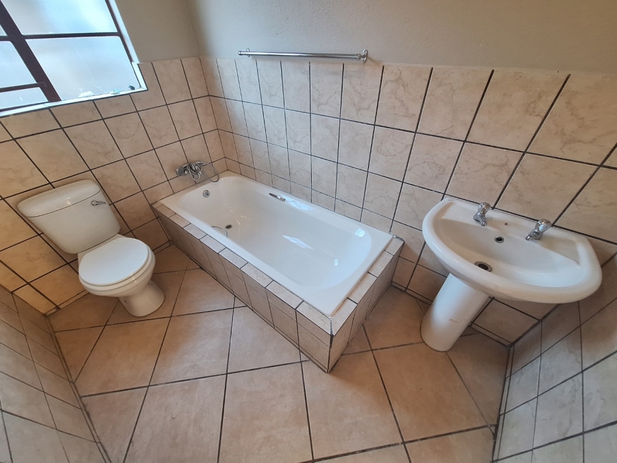 To Let 2 Bedroom Property for Rent in West Acres Mpumalanga