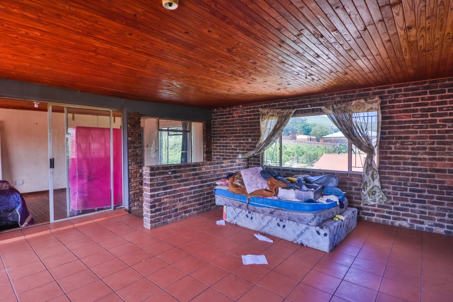 7 Bedroom Property for Sale in Emgwenya Mpumalanga