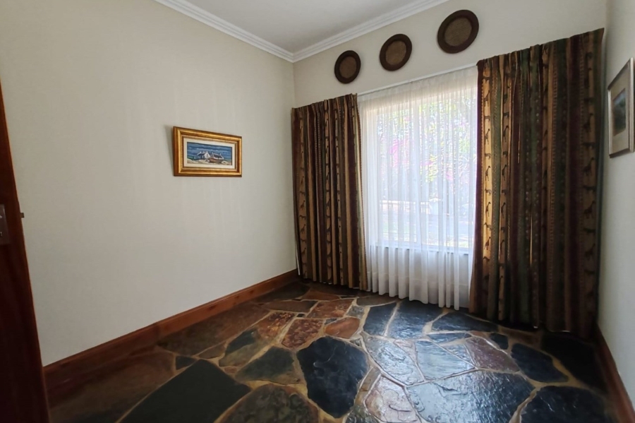 6 Bedroom Property for Sale in Nelspruit Ext 5 Mpumalanga
