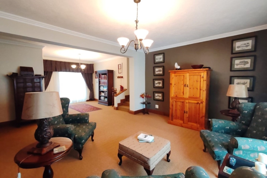 6 Bedroom Property for Sale in Nelspruit Ext 5 Mpumalanga
