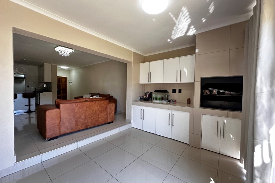 2 Bedroom Property for Sale in Stonehenge Ext 8 Mpumalanga