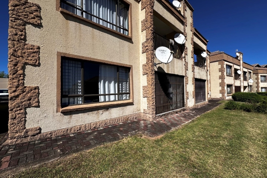 2 Bedroom Property for Sale in Stonehenge Ext 8 Mpumalanga