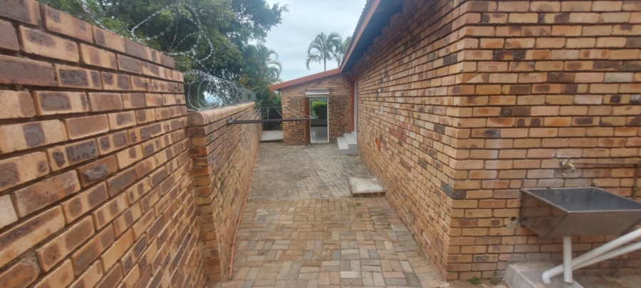 6 Bedroom Property for Sale in Sonheuwel Ext 1 Mpumalanga