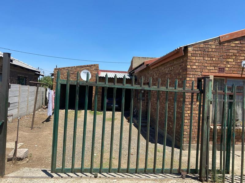 5 Bedroom Property for Sale in Emzinoni Mpumalanga
