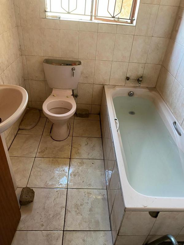 5 Bedroom Property for Sale in Emzinoni Mpumalanga