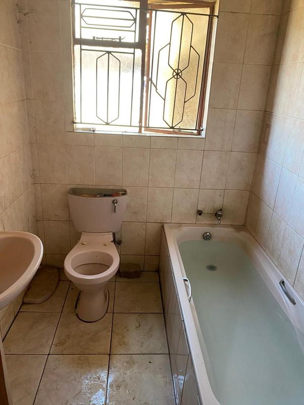 5 Bedroom Property for Sale in Emzinoni Mpumalanga