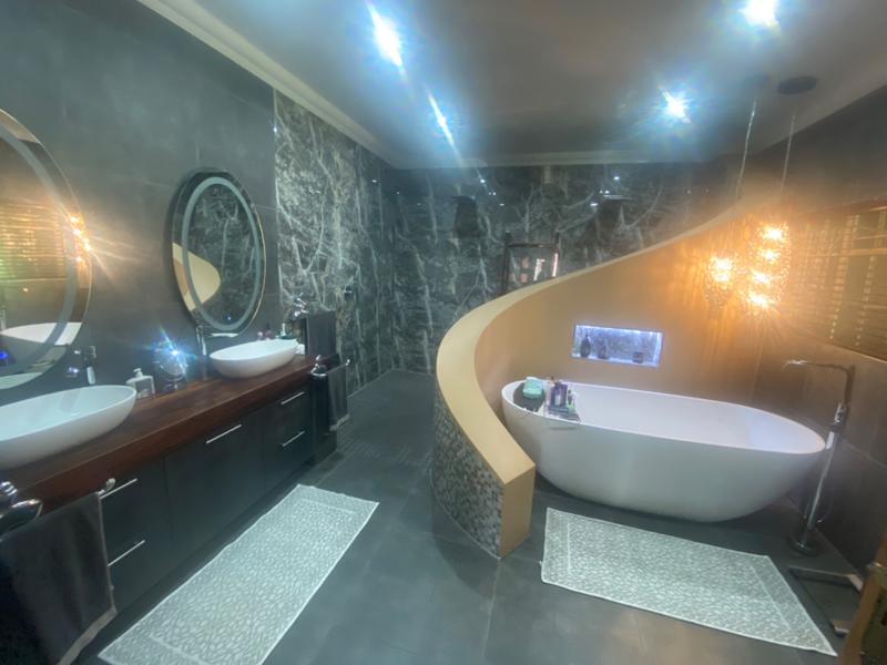 5 Bedroom Property for Sale in Gholfsig Mpumalanga