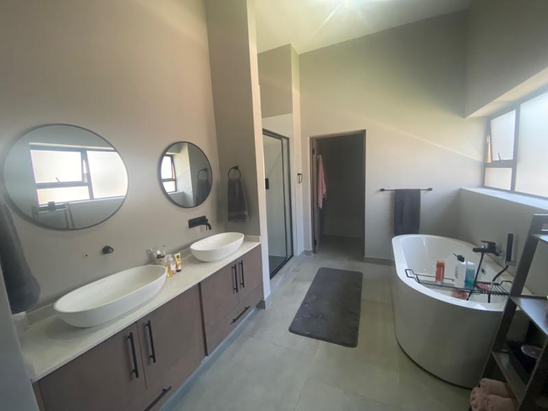 5 Bedroom Property for Sale in Gholfsig Mpumalanga