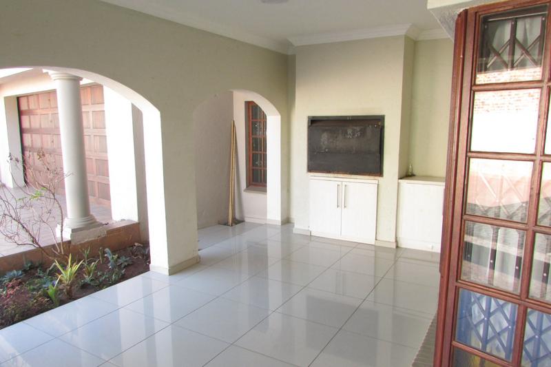 6 Bedroom Property for Sale in White River Ext 18 Mpumalanga