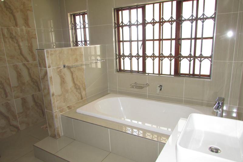 6 Bedroom Property for Sale in White River Ext 18 Mpumalanga