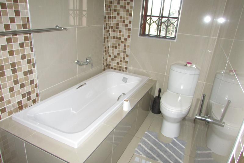 6 Bedroom Property for Sale in White River Ext 18 Mpumalanga