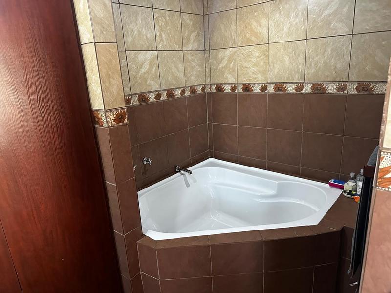 5 Bedroom Property for Sale in Eloff Mpumalanga
