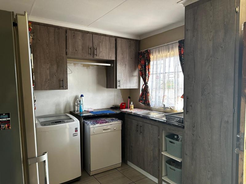 5 Bedroom Property for Sale in Eloff Mpumalanga