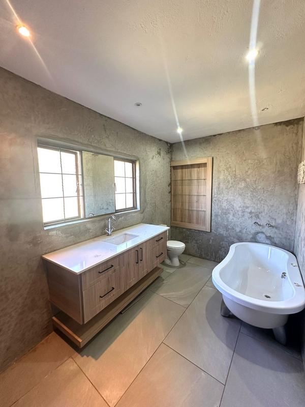 5 Bedroom Property for Sale in Nelspruit Ext 13 Mpumalanga