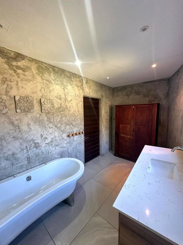 5 Bedroom Property for Sale in Nelspruit Ext 13 Mpumalanga