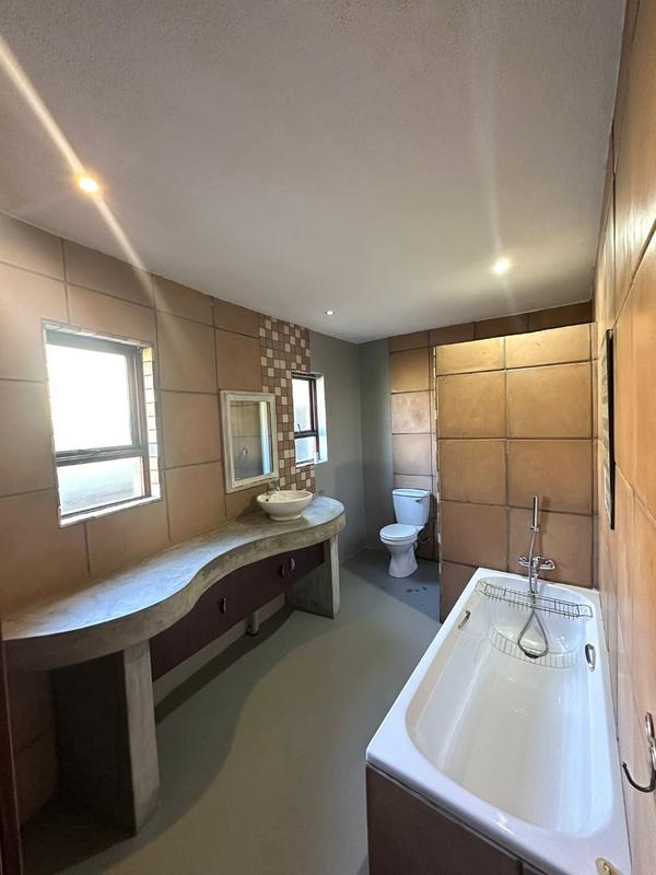5 Bedroom Property for Sale in Nelspruit Ext 13 Mpumalanga