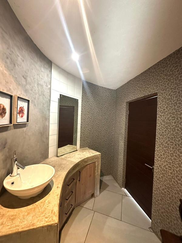 5 Bedroom Property for Sale in Nelspruit Ext 13 Mpumalanga
