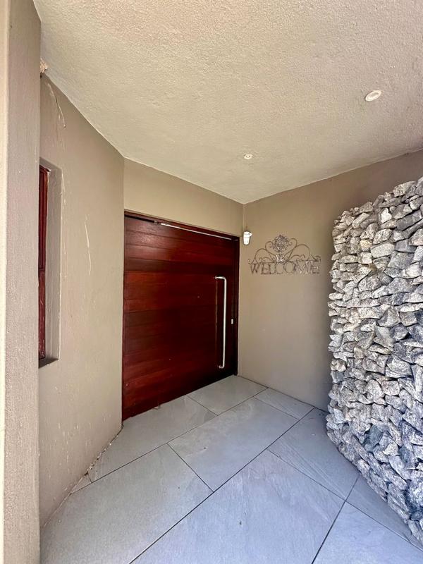 5 Bedroom Property for Sale in Nelspruit Ext 13 Mpumalanga