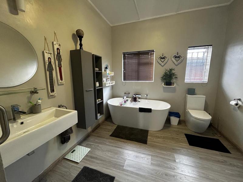 5 Bedroom Property for Sale in Standerton Mpumalanga