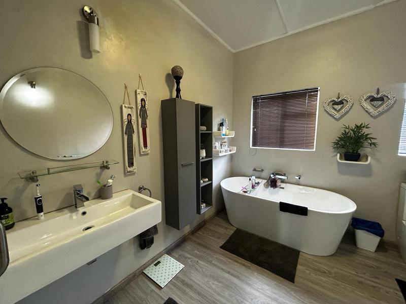 5 Bedroom Property for Sale in Standerton Mpumalanga
