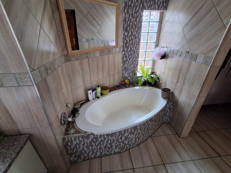 4 Bedroom Property for Sale in Gholfsig Mpumalanga