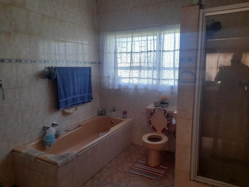 To Let 6 Bedroom Property for Rent in Ermelo Mpumalanga