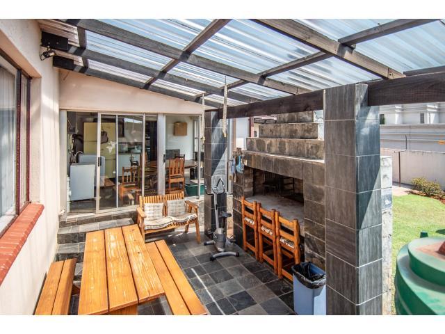 6 Bedroom Property for Sale in White River Ext 18 Mpumalanga