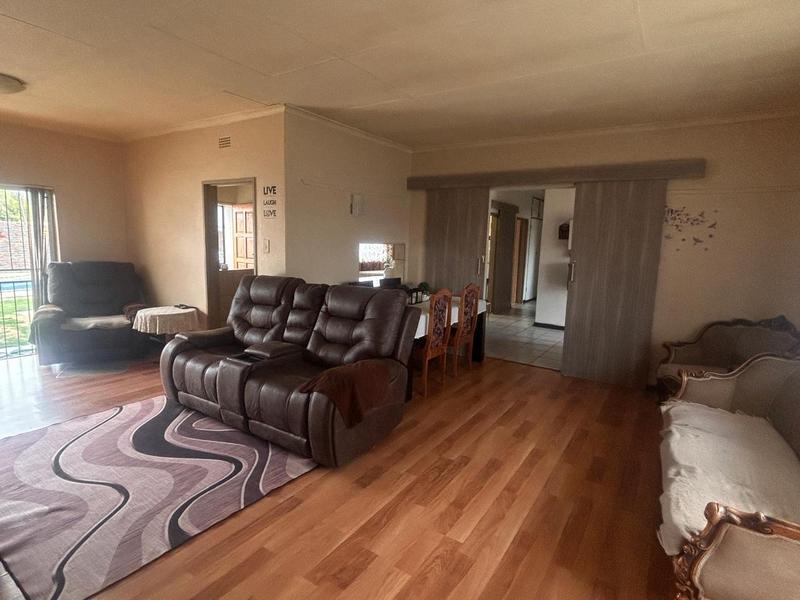 4 Bedroom Property for Sale in Flora Park Mpumalanga