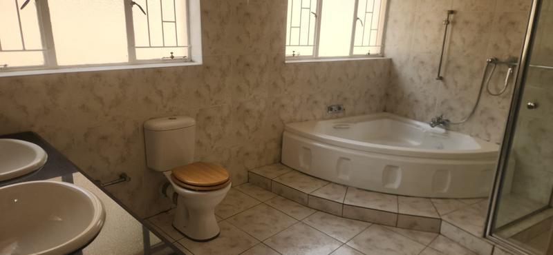 5 Bedroom Property for Sale in Trichardt Mpumalanga