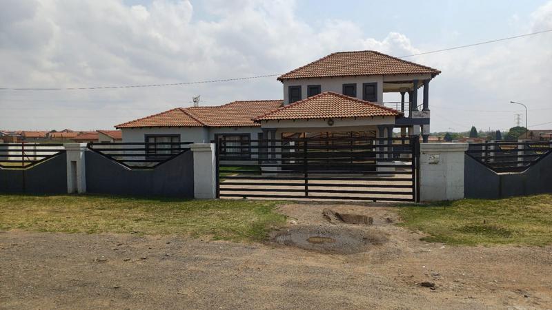 5 Bedroom Property for Sale in George Botha Park Mpumalanga