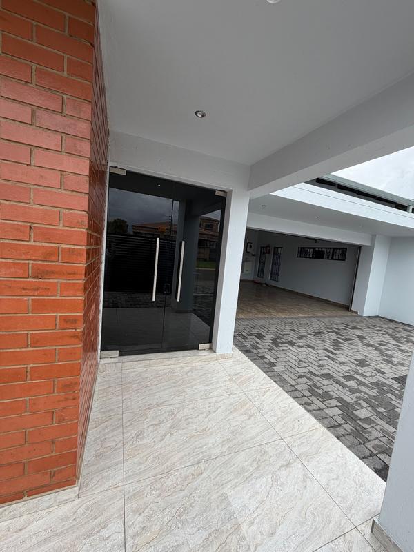 5 Bedroom Property for Sale in Aerorand Mpumalanga