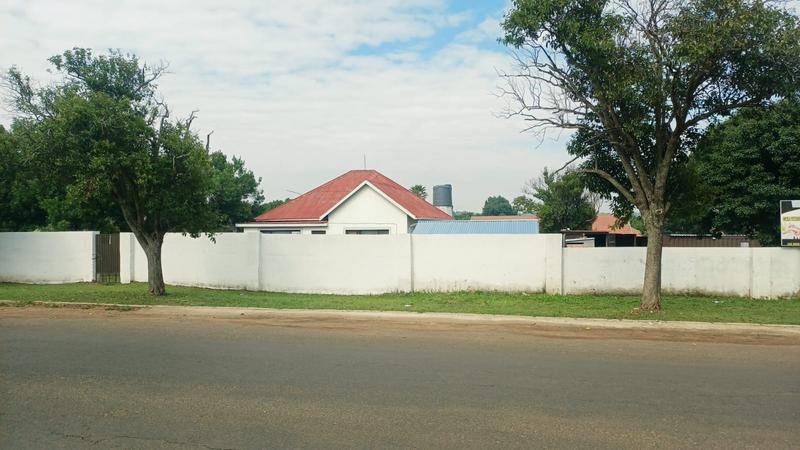 8 Bedroom Property for Sale in De Bruinpark Mpumalanga