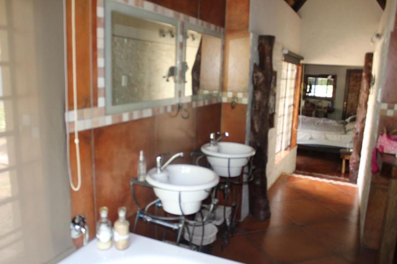 5 Bedroom Property for Sale in Marloth Park Mpumalanga