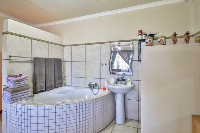 8 Bedroom Property for Sale in White River Estates Mpumalanga