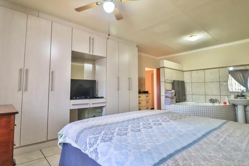 8 Bedroom Property for Sale in White River Estates Mpumalanga