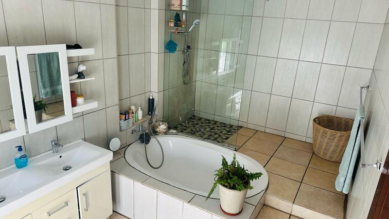 5 Bedroom Property for Sale in Gholfsig Mpumalanga