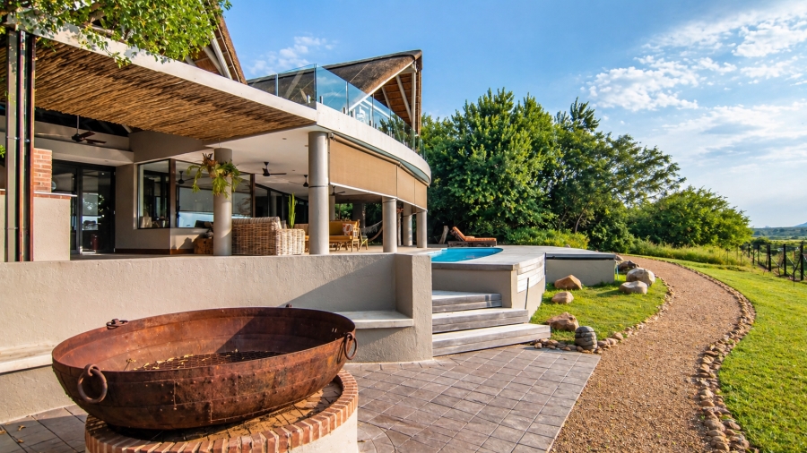 5 Bedroom Property for Sale in Hectorspruit Mpumalanga