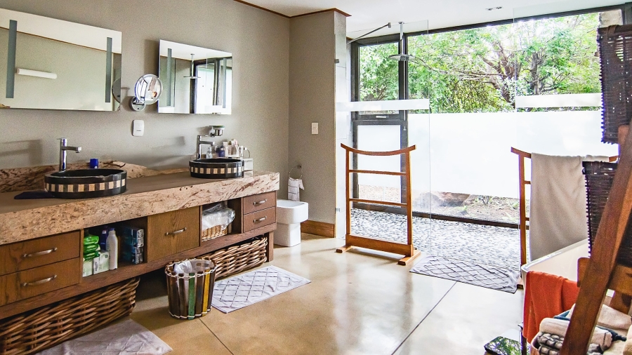 5 Bedroom Property for Sale in Hectorspruit Mpumalanga